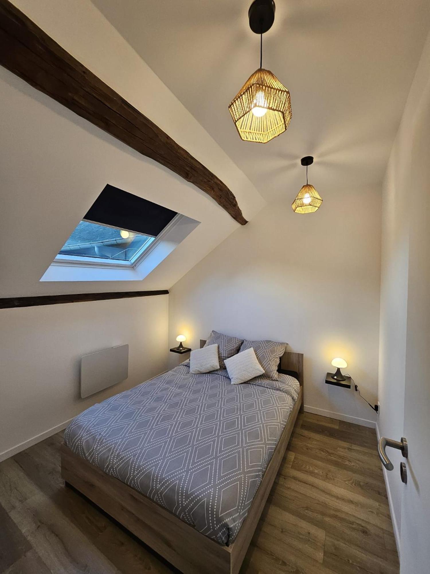 Joli Appartement Mansarde Decize Exterior foto