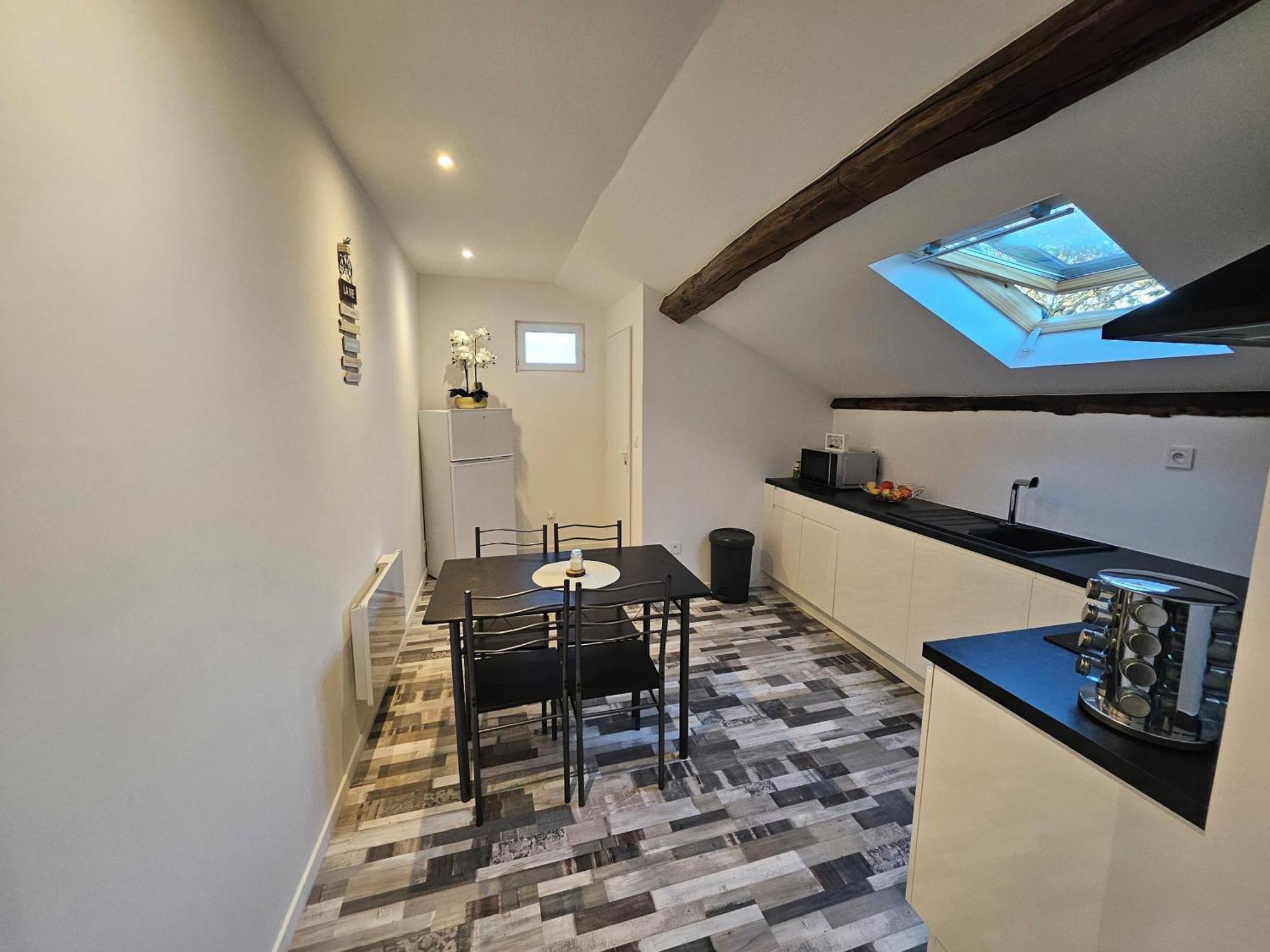 Joli Appartement Mansarde Decize Exterior foto