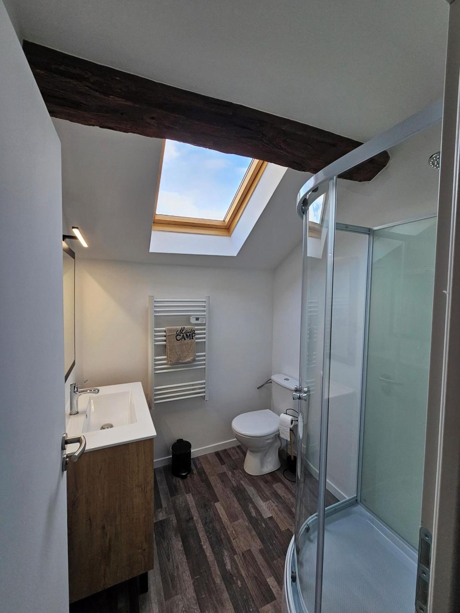 Joli Appartement Mansarde Decize Exterior foto